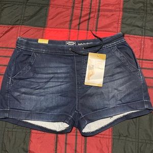 Levi pull on shorts